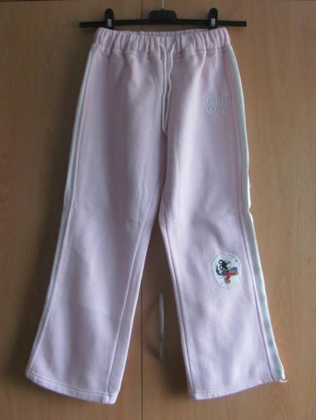 Růžové tepláky, 128