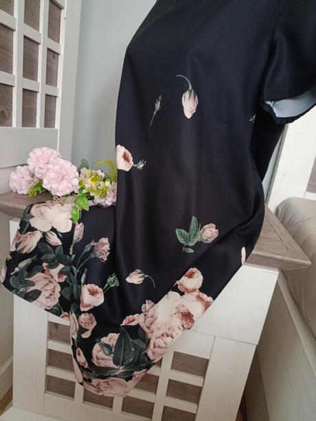 Šaty s růžemi, 38