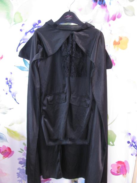 Chlapecký kostým upíra,hraběte drákuly,