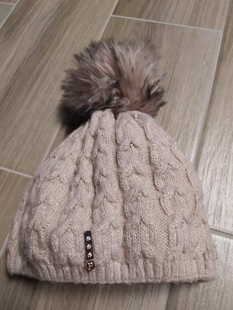 Růžová čepice, 140