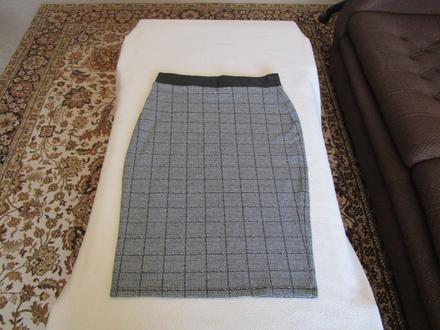 Pěkná slabší vlněná sukně, tulipánový střih, v.s, orsay,s