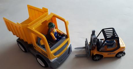 Nákladní auto/sklápěčka a vysokozdvižný vozík,