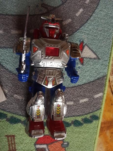 Bojovník - vydává zvuky, 