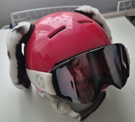 Helma na lyže s (salomon), brýle (brizzard), uši, salomon,s