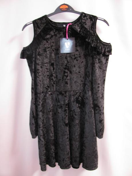 Velurové černé elastické šaty s dlouhým rukávem, 152