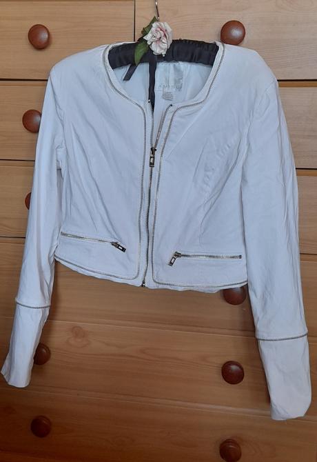 Amisu elegantní bílý kabátek se zlatými zipy, amisu,40