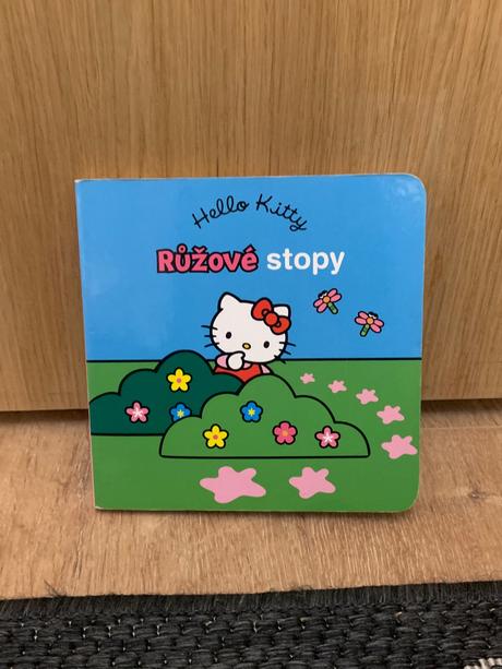Sada knih s plyšovou hello kitty a kabelkou,