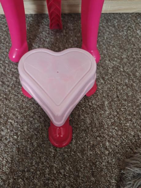 Kosmetický stolek s židličkou, 