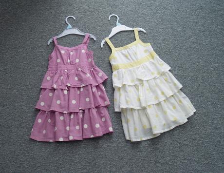 Volánkové šaty, 104