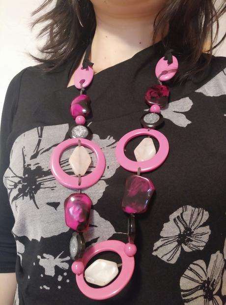 Náhrdelník tvrdý plast, 