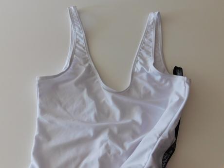 Dámské jednodílné plavky, 44