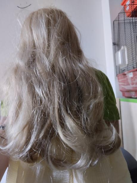 Značená mohutná porcelánová panenka, 