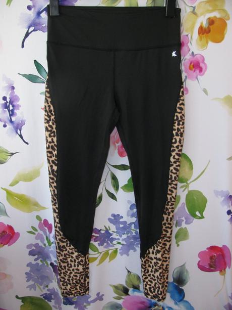 Sportovní elastické černé legíny s tygr.vzorem, s