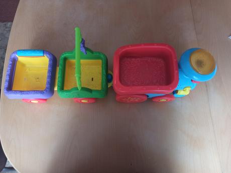 Vláček hraje, svítí, houká., 