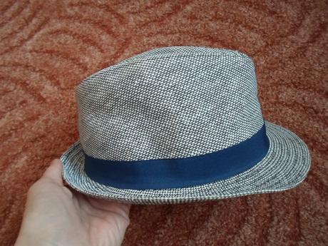 Modrý klobouk, c&a,128