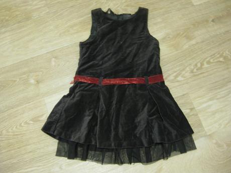 Sametové šaty s organzovou mašlí a tylem a svetr, george,110