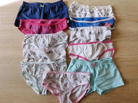 Spodní prádlo-kalhotky vel.98/104, 98