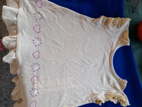 Žlutá tunika na holku nošená, 92