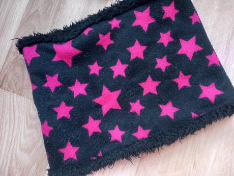 03 - sada čepice a dvou nákrčníků - cca 8 - 12 let, 