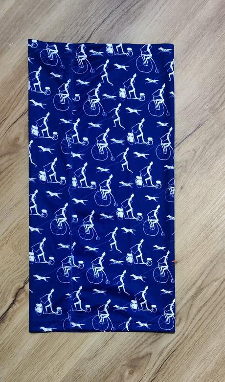 Tmavě modrý nákrčník, 