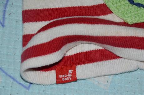 Pruhovaná čepice s háčkovaným žabákem, 92