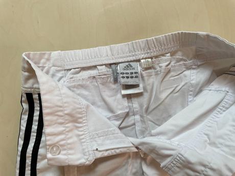 Bílé kraťasy s pruhy a sítí, vel xs/s, adidas, adams,s