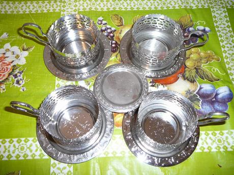 Kovové obaly na skleničky, 