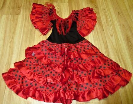 Šaty puntíkované, 104