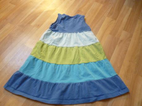 Veselé šaty vel. 4-6 polarn, 110
