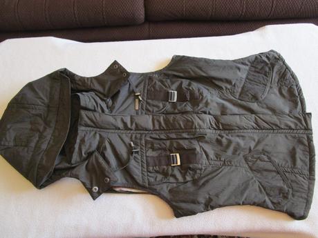 Krásná tm. khaki značková oteplená vesta, pietro filipi,36