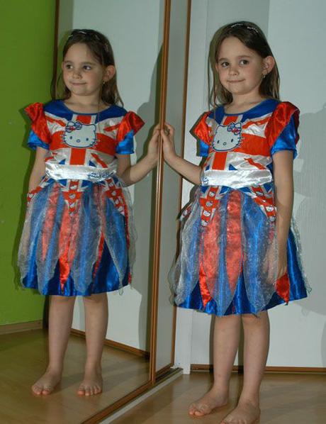 Karnevalové šaty hello kitty,