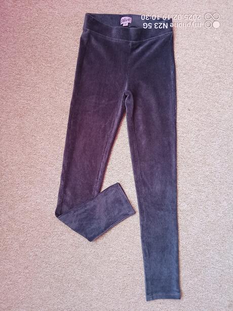 Legíny zn."alive" vel."146", alive,146