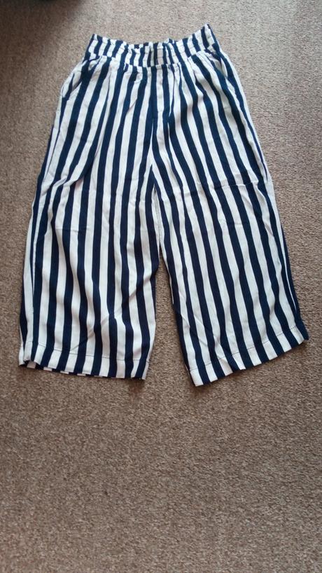 Letní 3/4 kalhoty, 140