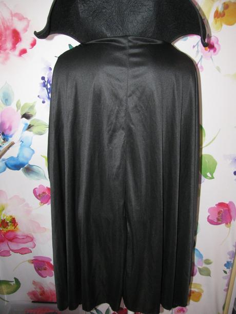 Chlapecký kostým upíra,hraběte drákuly,