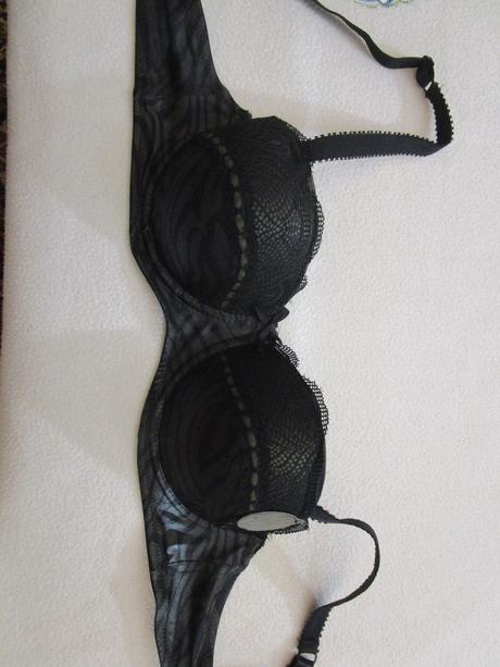 Pěkná maskáčová podprsenka vel. 85c, vyztužená, kik,85c