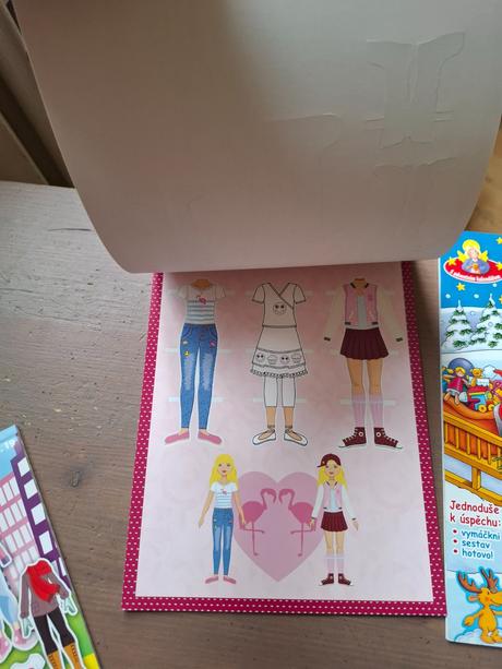 Papírové panenky/ oblékání, skládanky, 