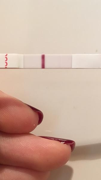 Duch na těhotenském testu. Jsem těhotná nebo ne?