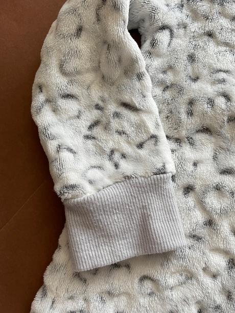 Overál chlupaťoučký - v.3/4 roky, f&f,104