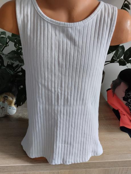 Dívčí bílé tílko, 146