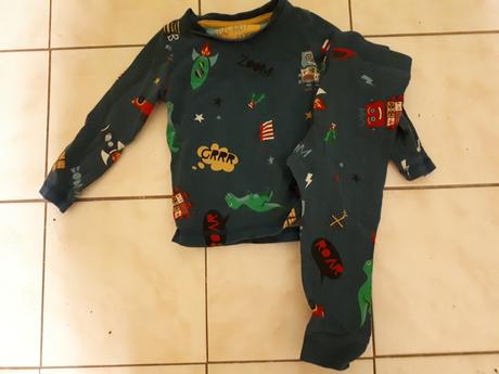 Pyžamo s dinosaurem, marks & spencer,80