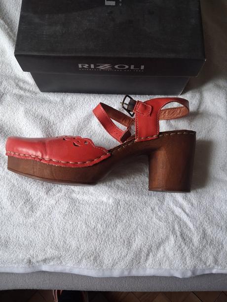 Hezké červené botičky, 39