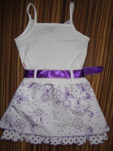 Nádherné bílofialkové šaty, 104