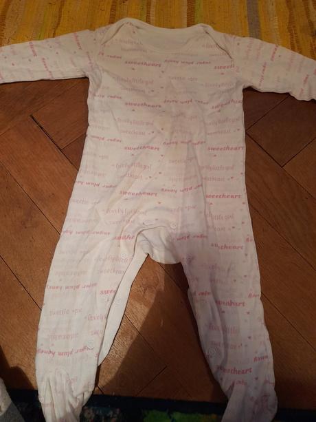 Popsaný růžový overal, 74