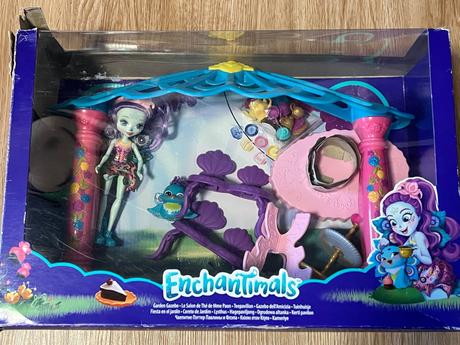 Enchantimals - zahradní altán + panenka + zvířátko, 