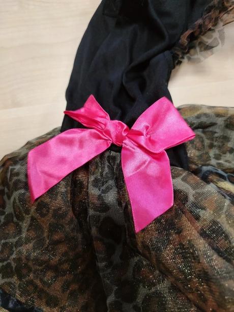 Šaty s leopardím vzorem,