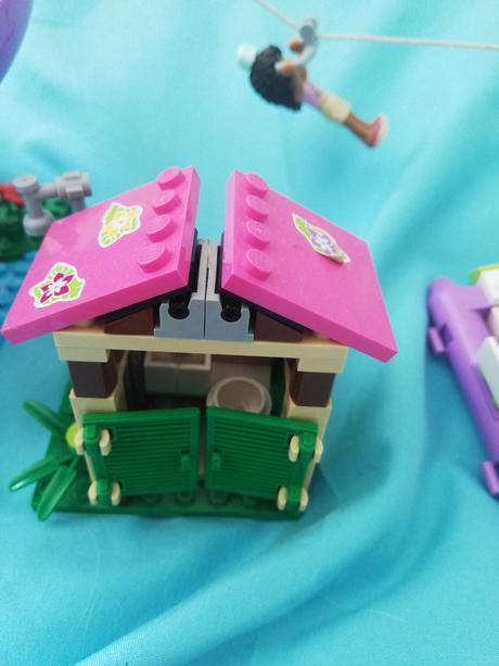 Lego friends základna záchranářů,