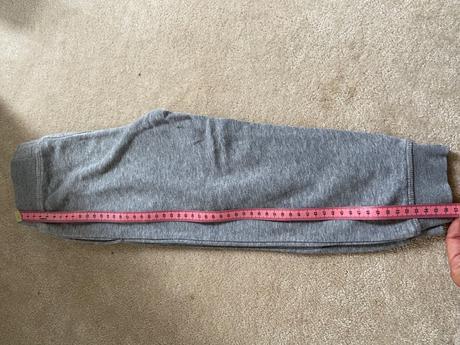 Šedé teplaky, tu,98