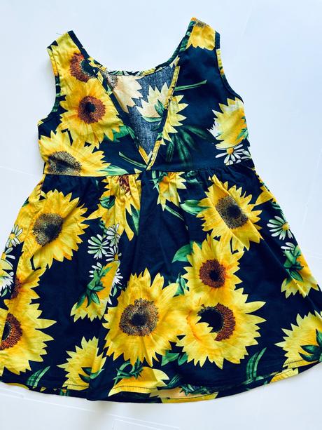 Ob/ tunika se slunečnicemi - v.cca 3/4 roky, 104