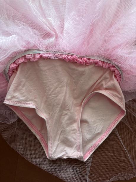 An22/ dres baletní - v.cca 4/5 let, 110