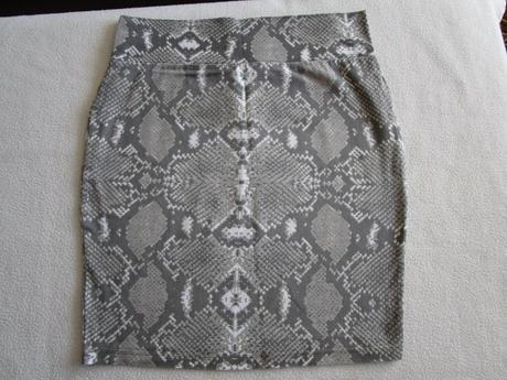 Velmi pěkná bavl. sukně, vel. 36-38, 36